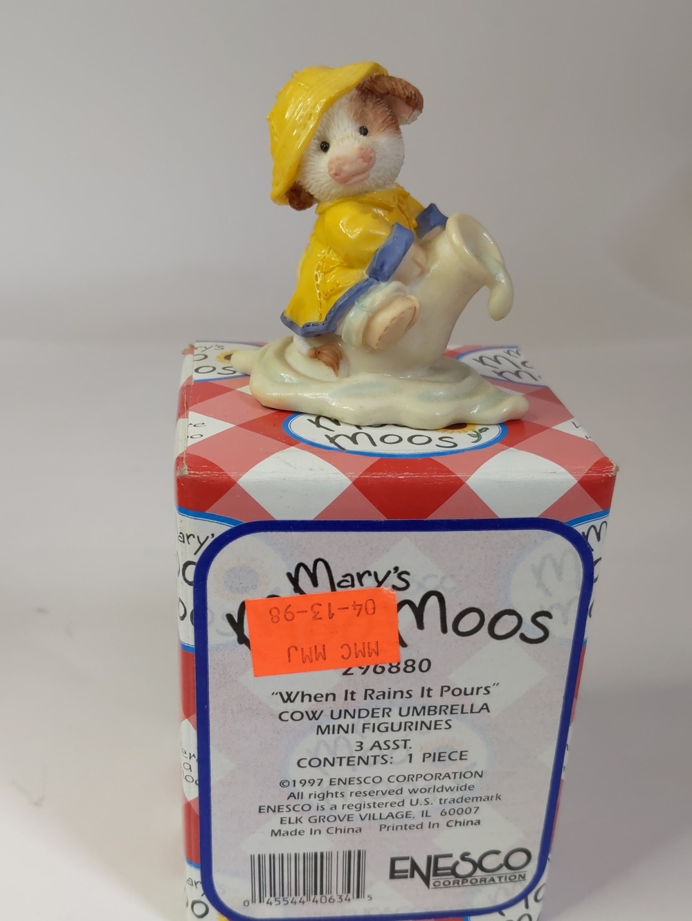 Vintage Enesco Mary's Moo Moos 'When It Rains It Pours' Figurine